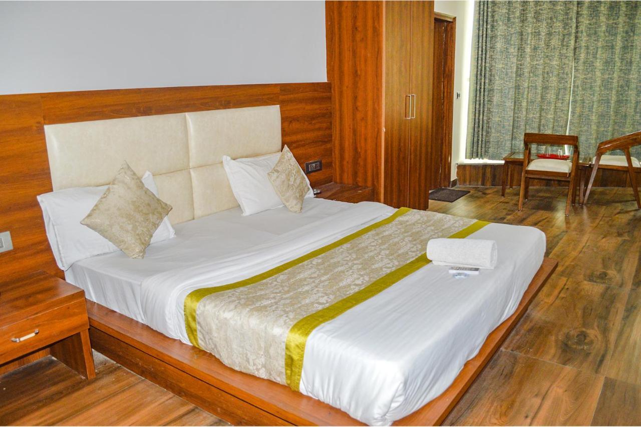 Fabhotel The Golf Inn Noida Exterior foto